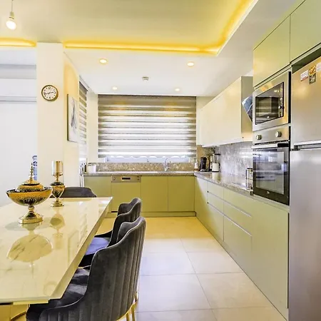 Sea View Stylish Flat W Shared Pool In Alanya Camyolu